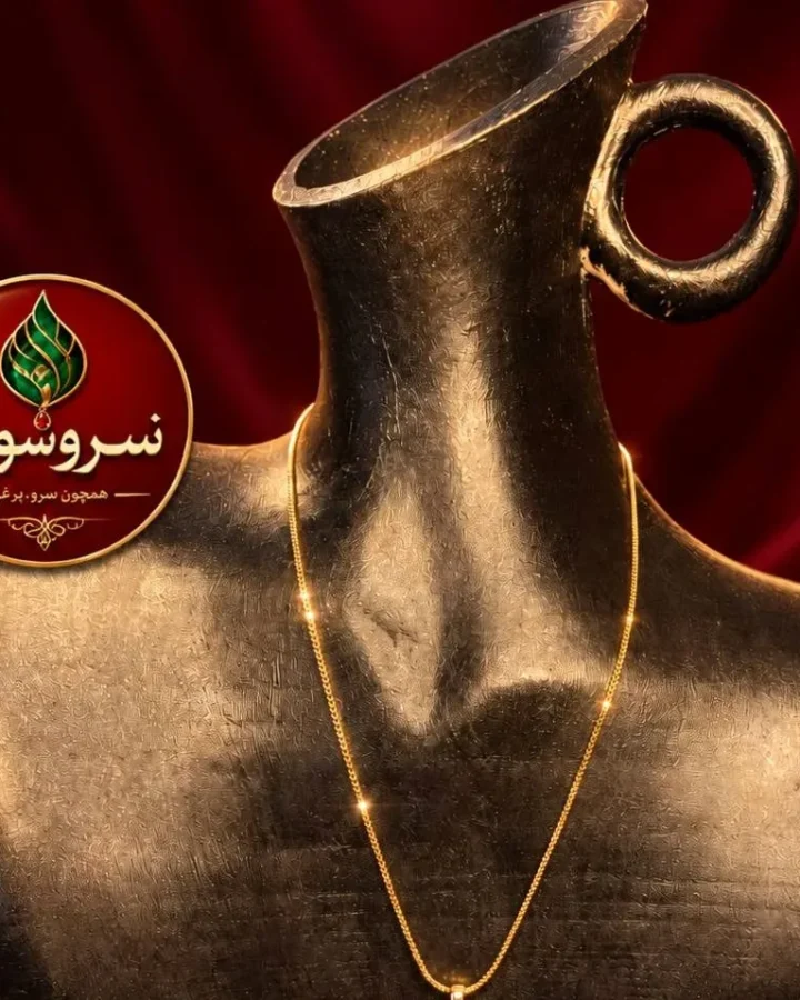 زنجیر ونیزی کوتاه طلایی ژوپینگ کد 2003 روی مانکن
